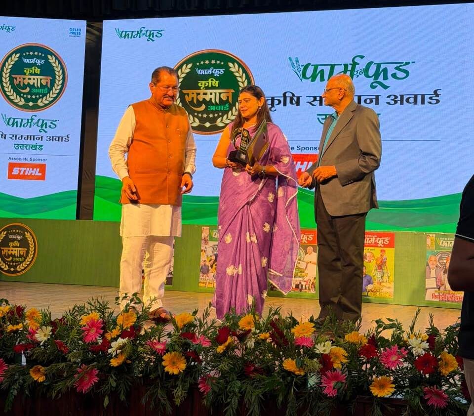 Dr. Shweta Choudhary receiving the Farm n Food Krishi Samman Award 2026