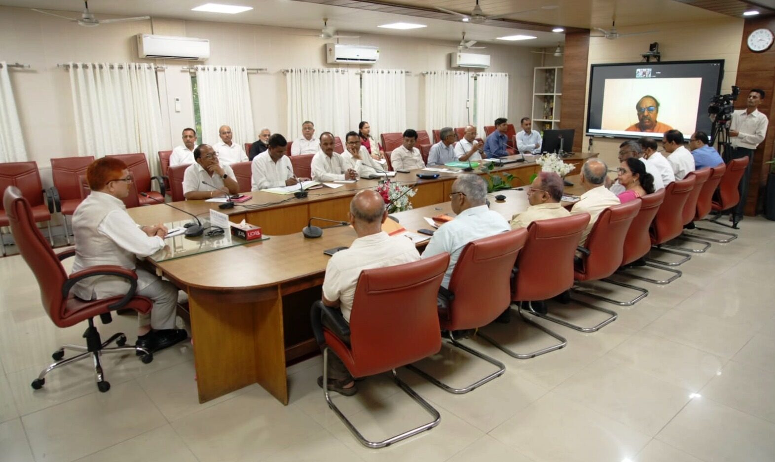 Vice-Chancellor Dr. Shivendra Kumar Kashyap deliberating at a meeting on strategy to double the university's income